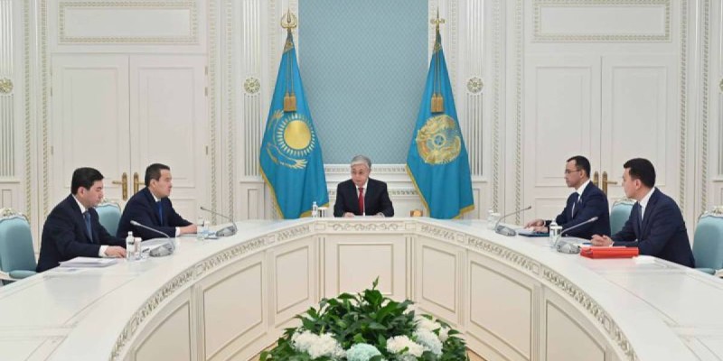 Тоқаев Мәжілісті тарату және мәслихаттардың өкілеттігін мерзімінен бұрын тоқтату жөнінде кеңес өткізді.