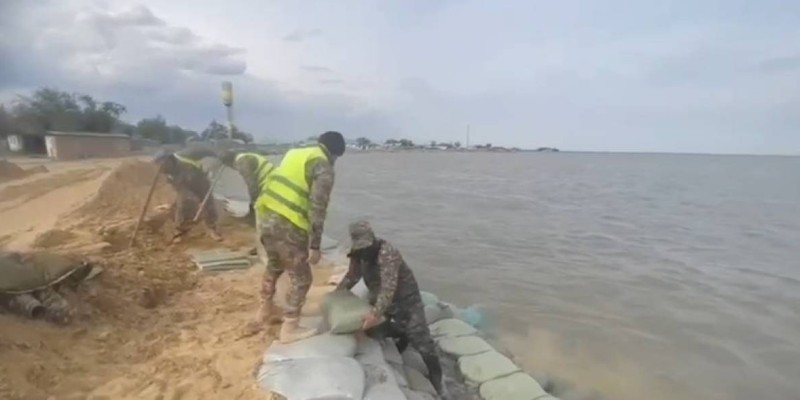 Ырғыз ауданында бөгетті нығайту жұмыстары жалғасуда.
