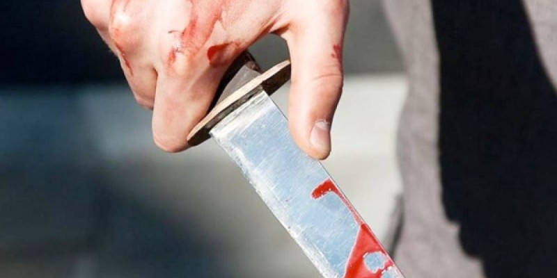 Еркек бұрынғы әйелін балаларының көзінше пышақтап өлтірді.