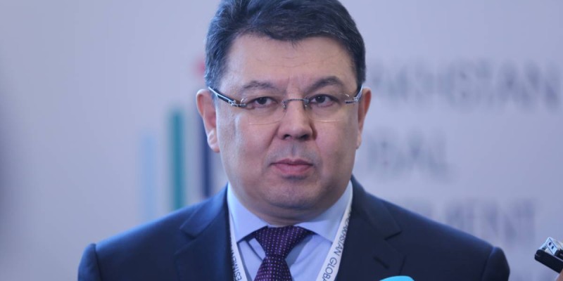 Бозымбаев министр қызметінен денсаулығына байланысты кетті.