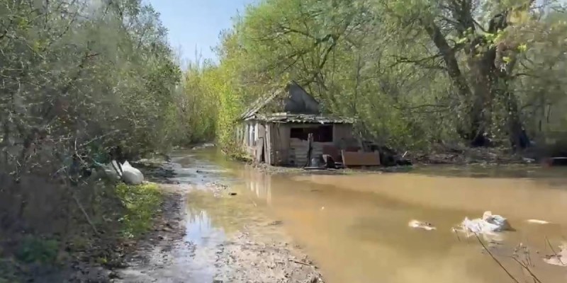 Орал қаласының маңындағы саяжайларды су басуда.