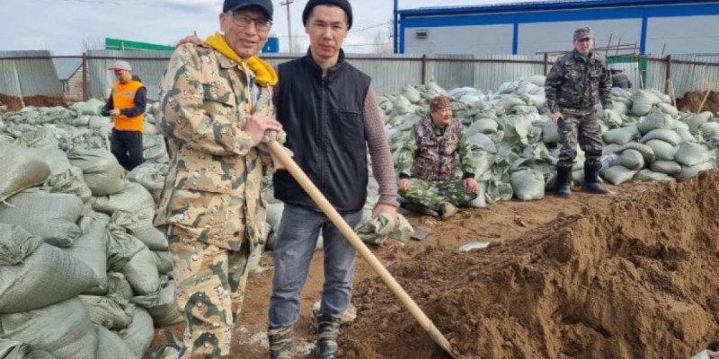 Еріктілер Ақтөбедегі 50 үйдің 30-ын су тасқынынан құтқарып қалды.