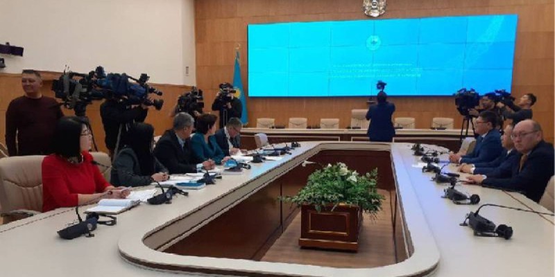 Оппозиция өкілі сайлау комиссиясына құжатын тапсырды.