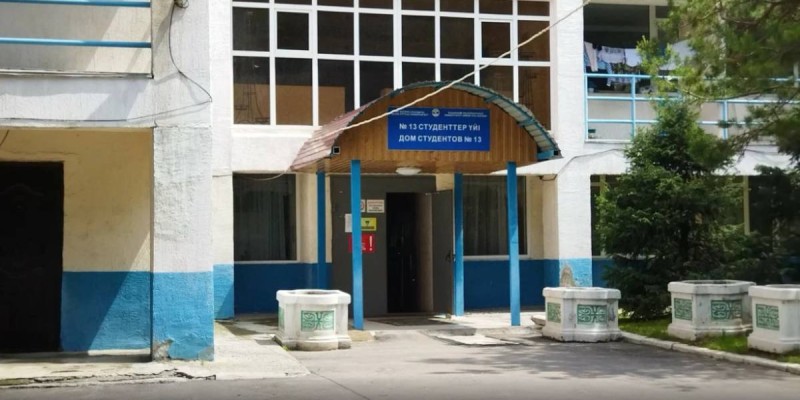 Жер сілкінісінен ҚазҰУ жатақханаларының қабырғасы жарылып кетті.