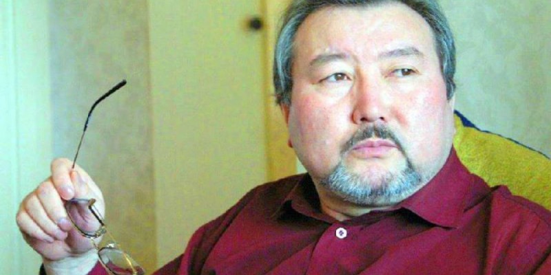 Нұр-сұлтан атауын қолдаған ақын ақталып жатыр.