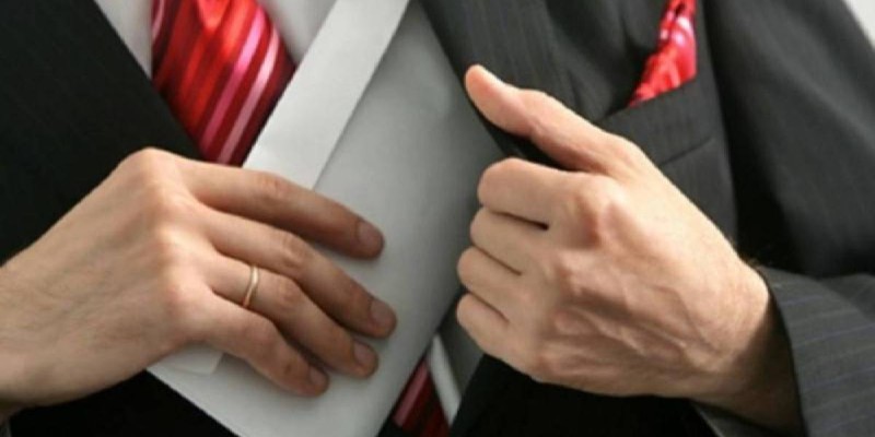 Ақтауда кеден бекетінің басшылығы пара алды деген күдікпен ұсталды.