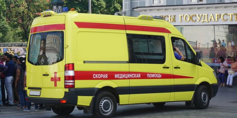 Өскеменде мектеп меңгерушісімен ұрсысып қалған еден жуушы кабинет алдында қайтыс болды.