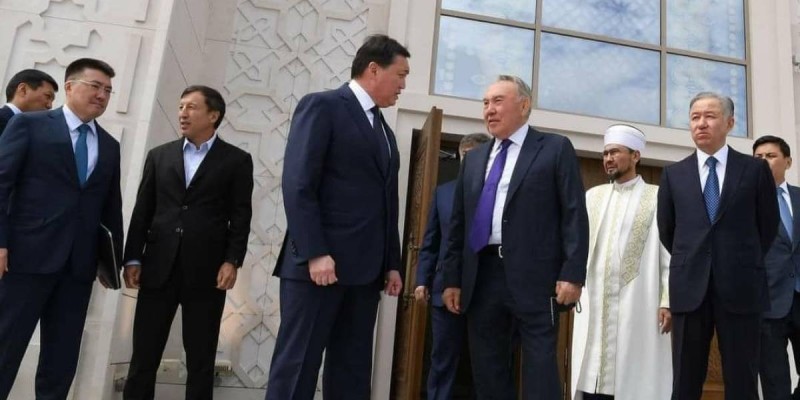 Елбасы туралы конституциялық заң әлі күшін жоймаған.