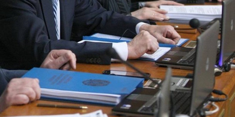 Қоғамдық тыңдауларды отырыстар негізінде ғана емес, интернет-конференциялар түрінде де өткізу мәселесі қаралды.