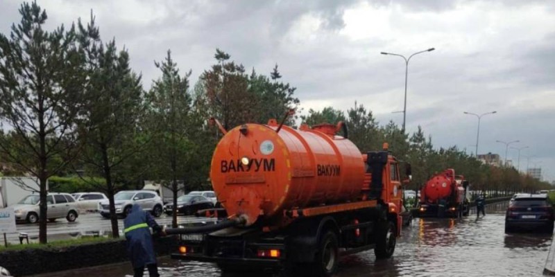 Жаңбыр жауса болды Астана неге судың астында қалады? Әкімдік жауап берді.