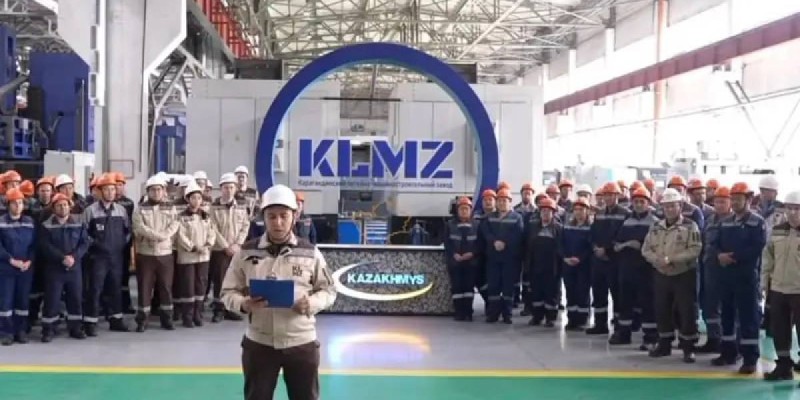 Көлік құрастыру зауытының жұмысшылары утильалымды алып тастауға қарсы шықты.
