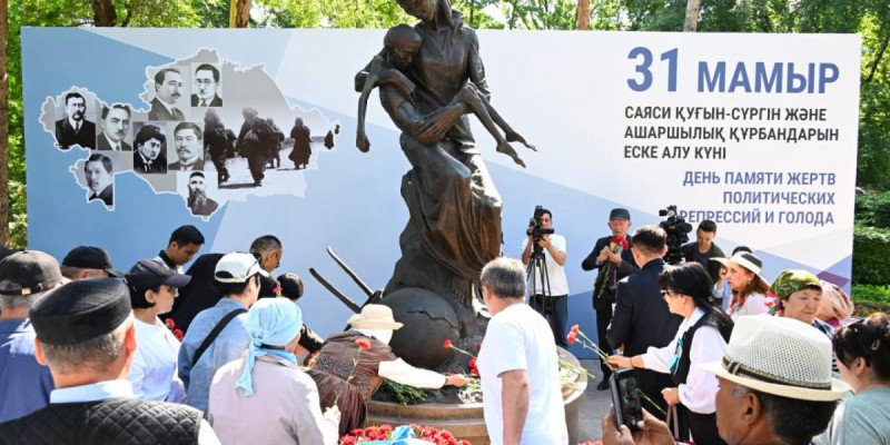 Алматыда саяси қуғын-сүргін және ашаршылық құрбандарын еске алды.