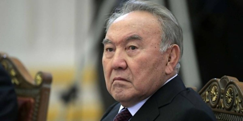 Сенат референдум туралы заңнан Назарбаевтың мәртебесін алып тастады.