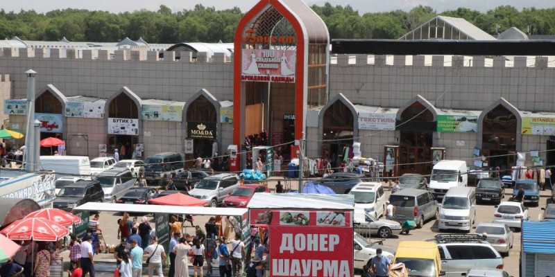 Барахолкаға күзетші болу үшін сүреден емтихан тапсырасың.