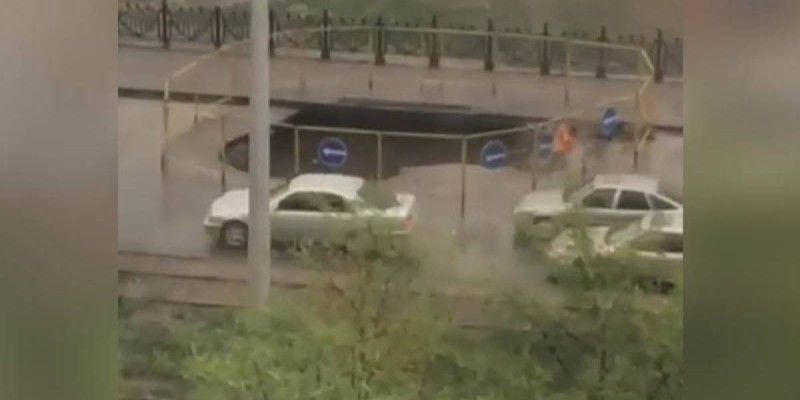 Алматыда былтыр жөнделген жол опырылып қалды.