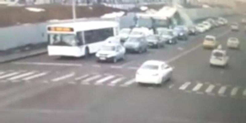 Нұр-Сұлтандағы жол апаты: екі адам қайтыс болып, 36 адам зардап шеккен (видео).