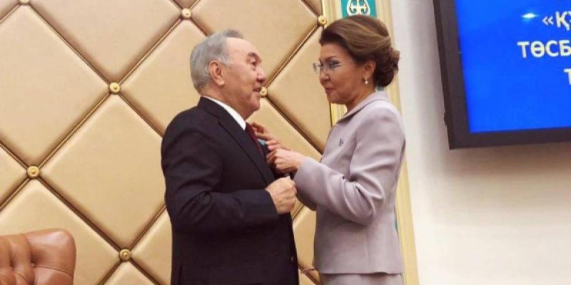Назарбаевқа «Құрметті Сенатор» төсбелгісі табысталды.