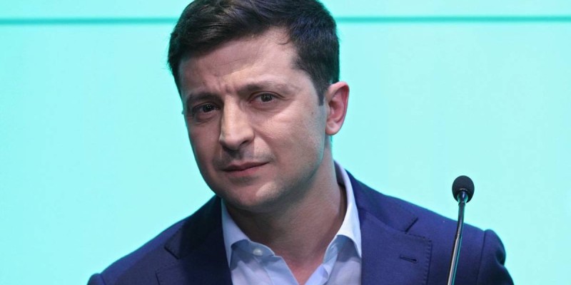 В. Зеленский өзіне қарсы митингіге шыққандарға шара қолданбау керектігін айтты.
