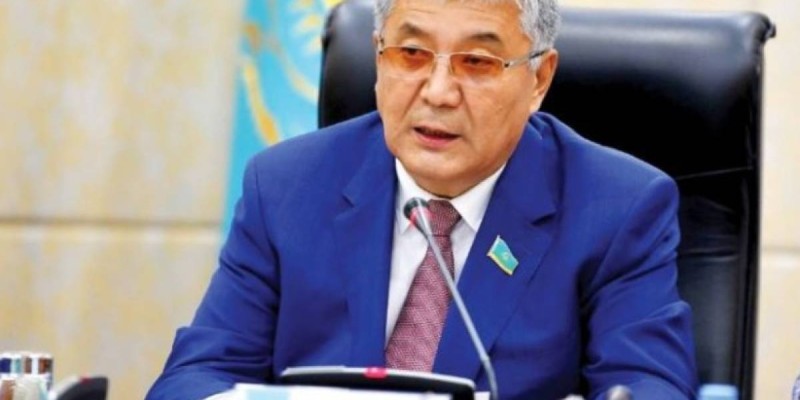 Сенатор ашаршылыққа қатысты құпия деректерді жариялауды талап етті.