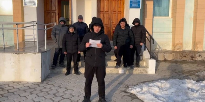 Ақшұқыр ауылының жұмыссыз азаматтары да “West Oil” мекемесіне жұмысқа орналастыруды талап етуде.