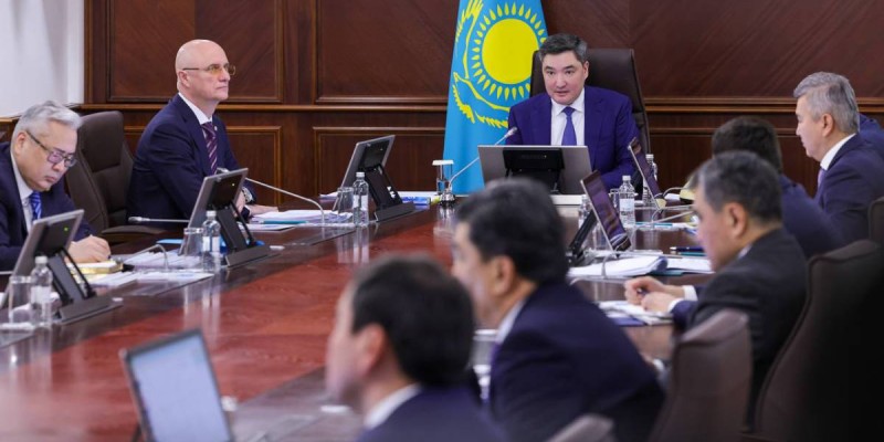 Олжас Бектенов өңірлерде көктемгі су тасқынына қатысты шаралар орындалмай жатқанын айтты.