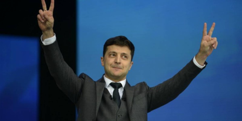 Украина президент сайлауы: Зеленский жеңісін тойлап, Порошенко жеңілісін мойындады — экзит-полл.