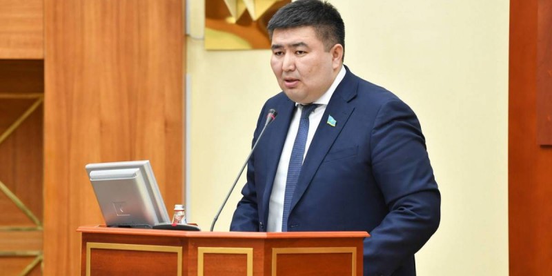 Бектеновтың басқарушылық тәжірибесі ел экономикасын нығайтуға бағытталған.