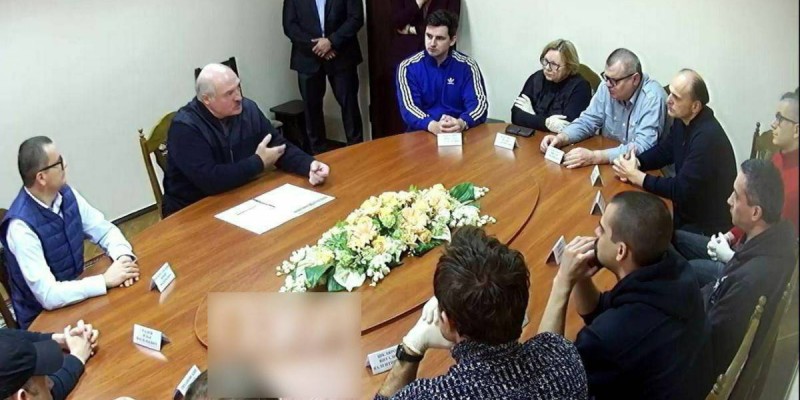 Лукашенко КГБ түрмесіндегі оппозиция өкілдерімен кездесті.