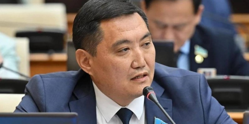 Депутат тұрғындар арасында да зілзаладан қорғану жаттығуын жүйелі түрде жүргізіп отыруды ұсынды.