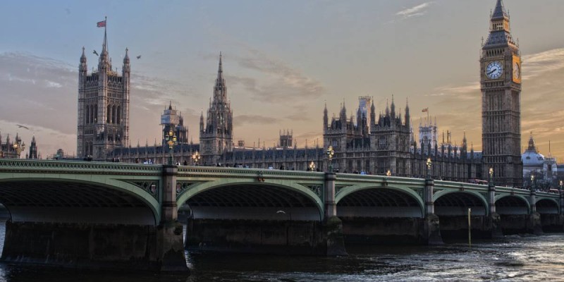 Ұлыбритания парламенті Тереза Мэйге сенім білдірді.
