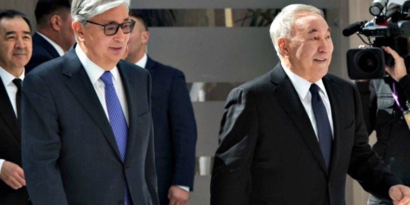 Тоқаев Назарбаев туралы мақала жазды.