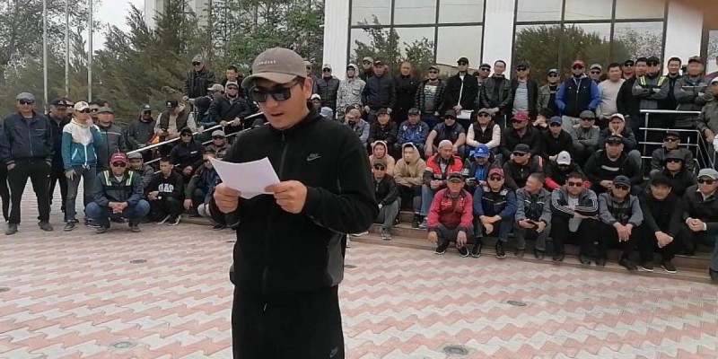 Жұмыс талап еткен Жаңаөзен тұрғындары тағы бас көтерді.