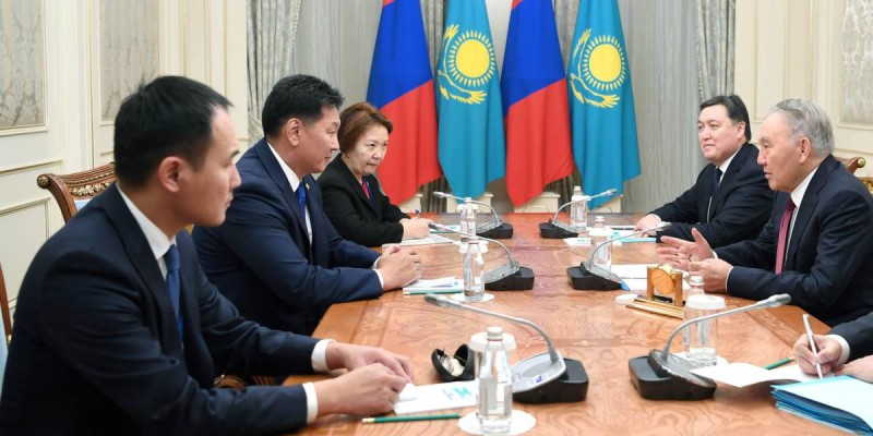 Назарбаев Моңғолия прьемер-министрімен кездесті.