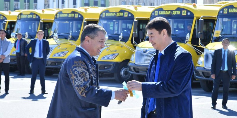 Түркістан облысының мектептеріне 71 жаңа автобус тапсырылды.