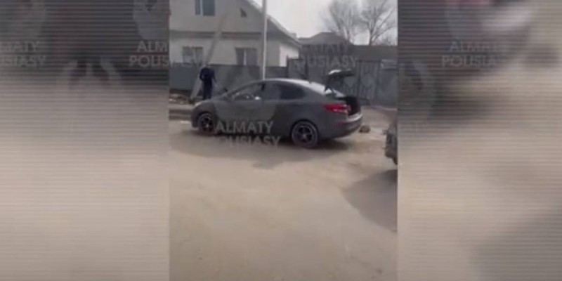 Алматыда қаруланған ер адам ұсталды.