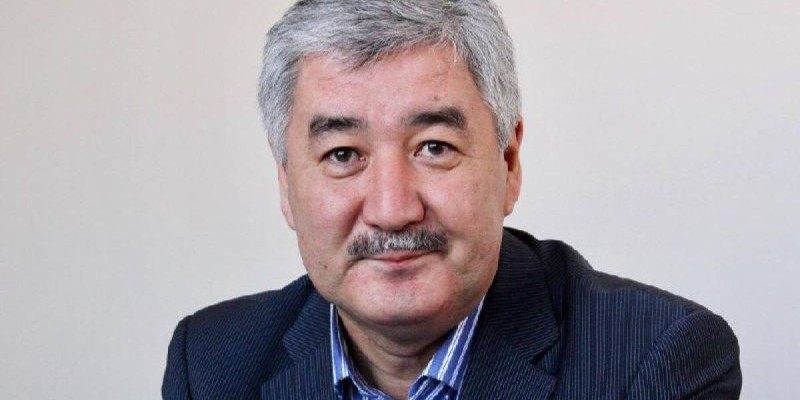 Әміржан Қосанов азаматтармен кездесіп, сайлау жайлы сөйлесіп жатыр (видео).