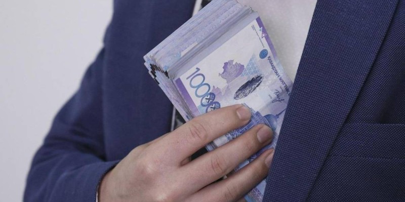 Қорғаныс министрлігі департаментінің басшысы 20 мың доллар пара алды деген күдікке ілінді.