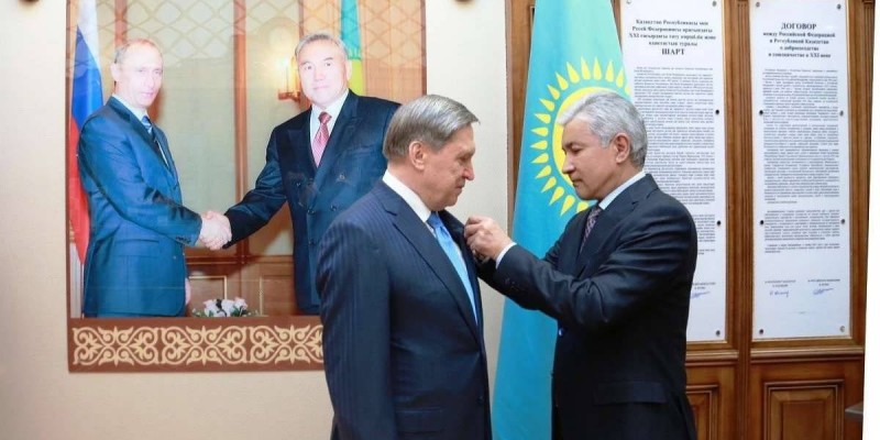 Қазақстан Путиннің көмекшісін «Достық» орденімен марапаттады.
