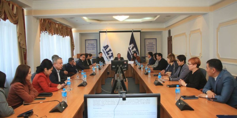 Алматыда мүмкіндігі шектеулі студенттер үшін жоғары білімнің қолжетімді болу мәселелері талқыланды.