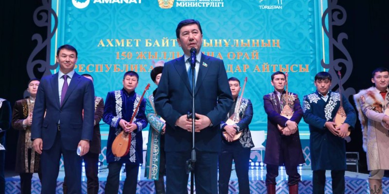 «Алтын домбыра»: Түркістанда «AMANAT» партиясының қолдауымен аламан айтыс басталды.