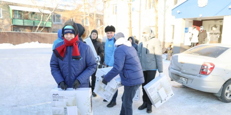 «Жастар Рухы» жастар қанатының волонтерлері зардап шеккен екібастұздықтарға көмектесуде.