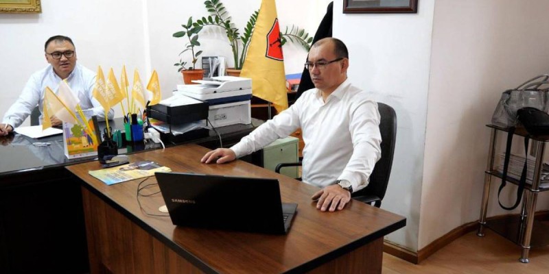 Кандидаттар кәсіподақтар кездесулер өткізіп жатыр.
