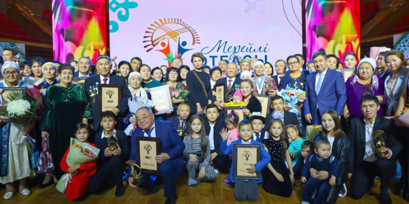 Республика күні қарсаңында «Мерейлі отбасы» Ұлттық конкурсының лауреаттары марапатталды.