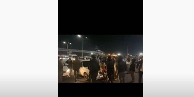 Алматы тұрғындары жолды жапты.