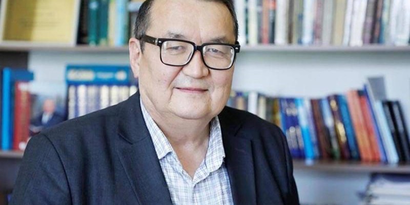 Мемлекет қол ұшын созып жатыр – профессор.