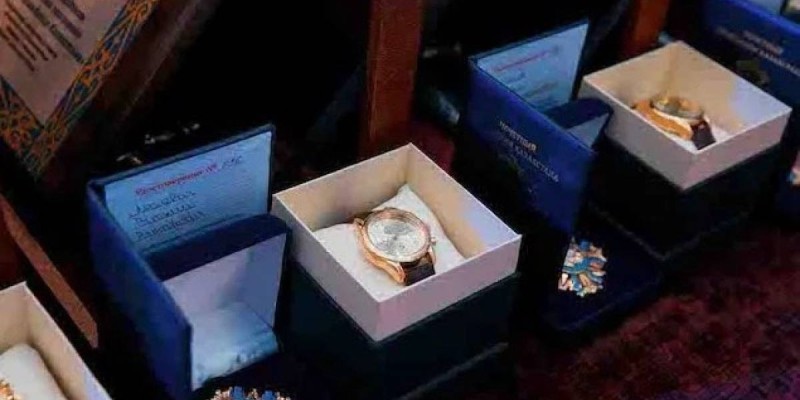 «Қазақстанның құрметті азаматы» атағы 1млн 750 мың теңге тұрады.