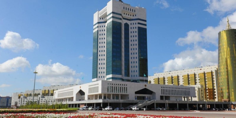 Үкіметтің кейбір құзыреттері министрліктерге беріледі.