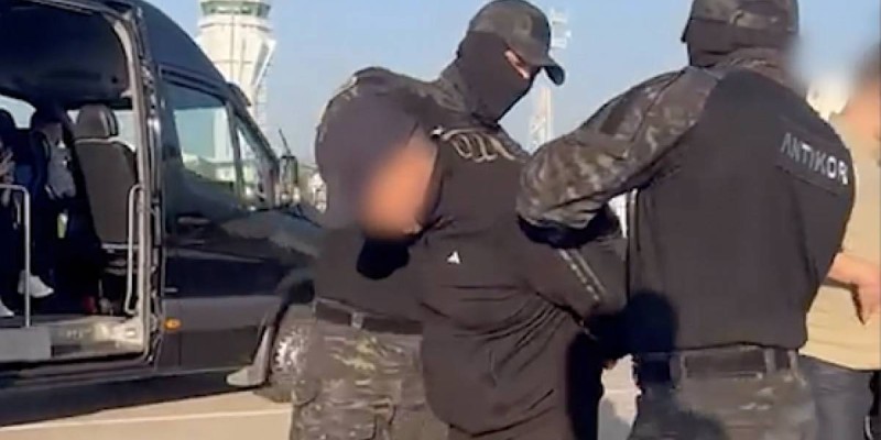 Елордада ХҚКО мен полиция қызметкерлері қамауға алынды.