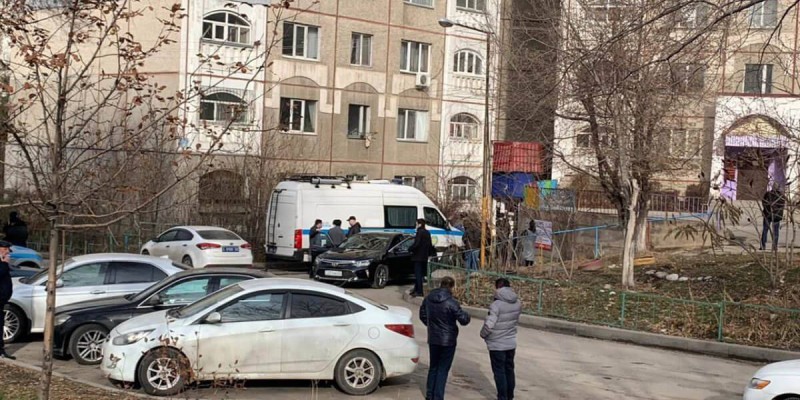 9 қабаттан секірген әйелдің күйеуі: Менің де өмір сүргім келмейді….