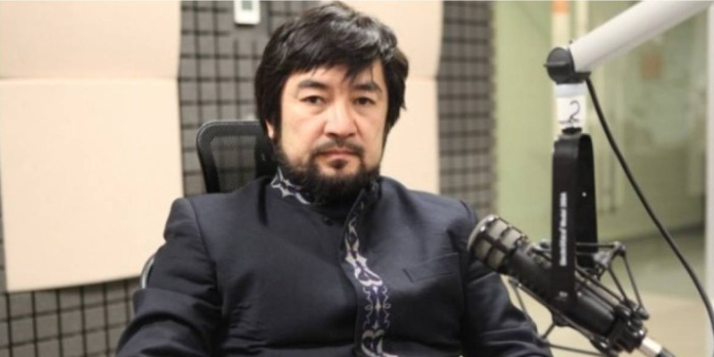 Бекболат Тілеухан өзін масқараламайтын әйелдерімен мақтанды.